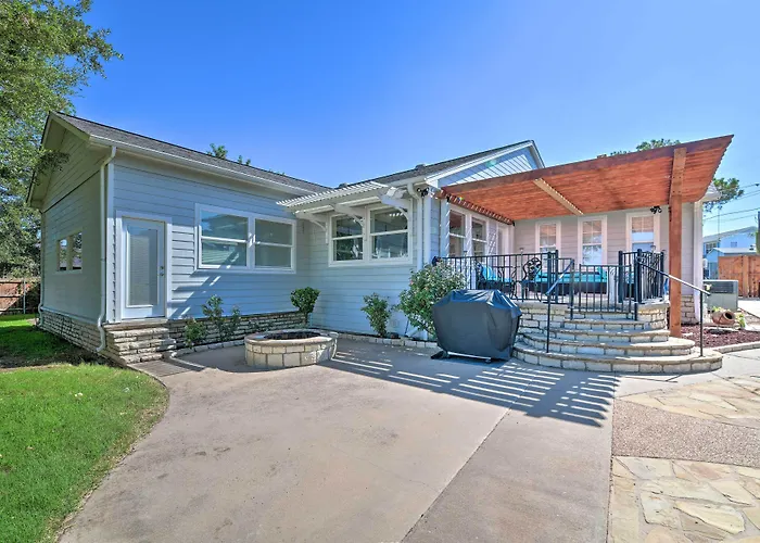 Spacious Granbury Home W/ Lakefront Outdoor Oasis!