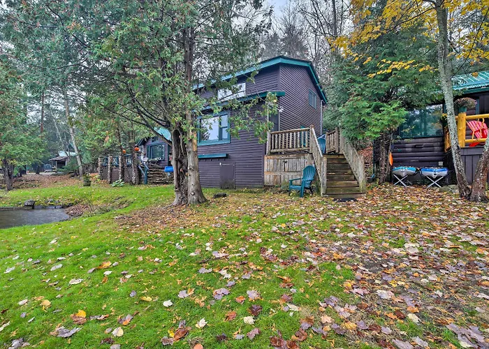 'Skylight' Adirondack Cabin W/ On-Site Lake
