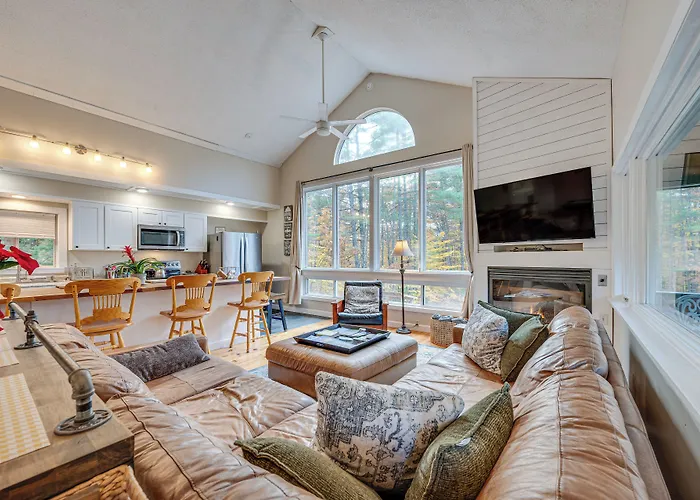 White Mountains Home W/ Hot Tub - Walk To Town!