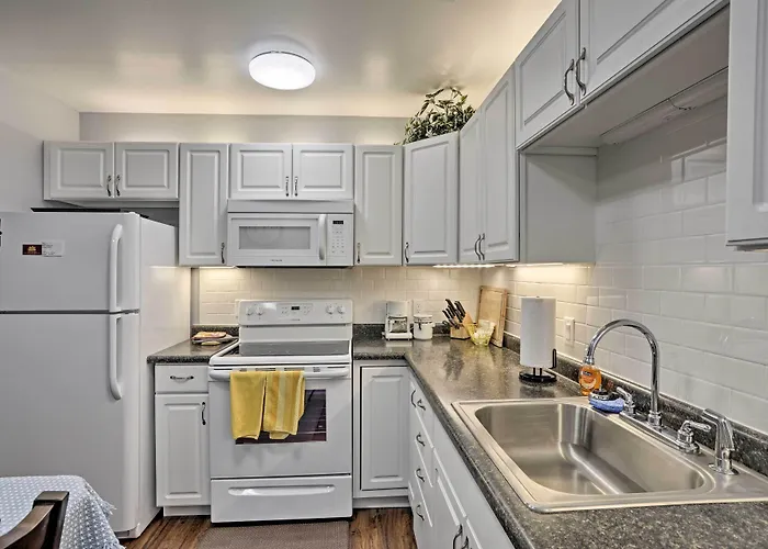 Historic Laramie Condo - 3 Blocks To Downtown & Uw