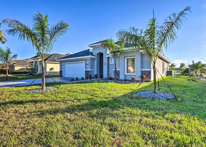 Stunning Laguna Vista Retreat W/ Pool & Grill