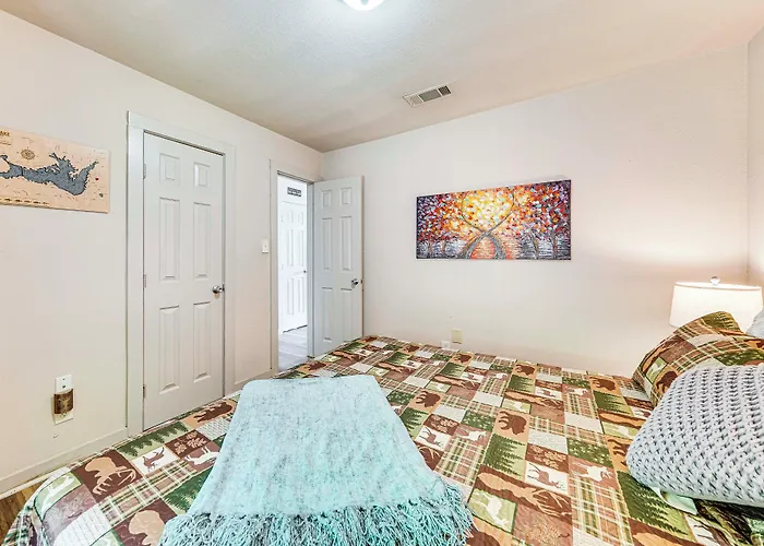 Secluded Tuskahoma Retreat W/ Deck & Views!