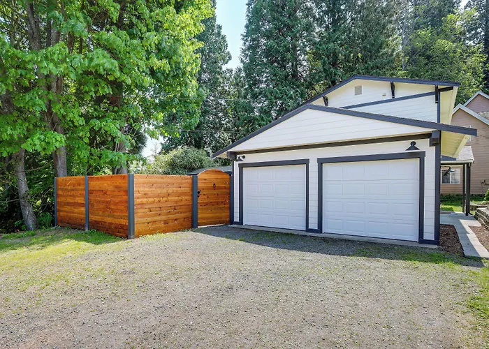 Farmhouse W/ Private Hot Tub < 1 Mile To Birch Bay
