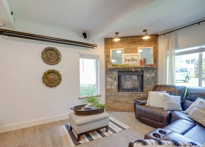 Farmhouse W/ Private Hot Tub < 1 Mile To Birch Bay