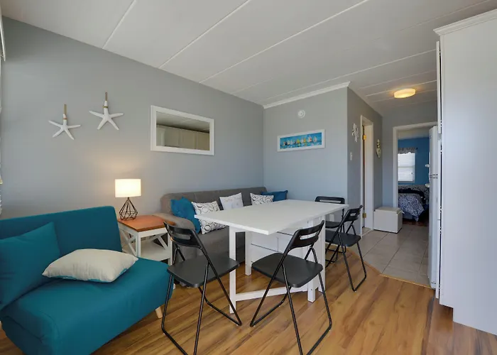 North Wildwood Condo W/ Pool, Walk To Boardwalk!