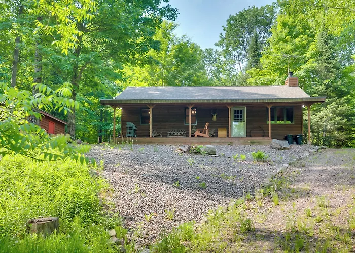 Waterfront Cottage W/ Dock On Papoose Lake!