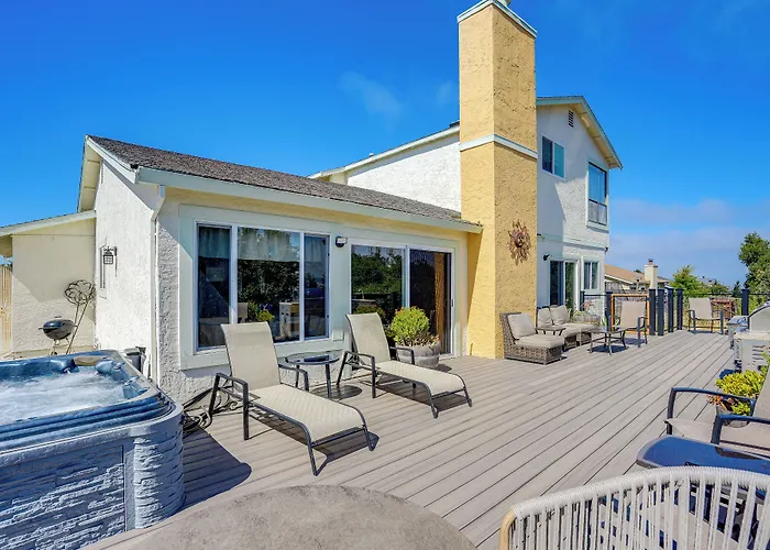 Vallejo Home W/ Spacious Deck, Hot Tub & Views