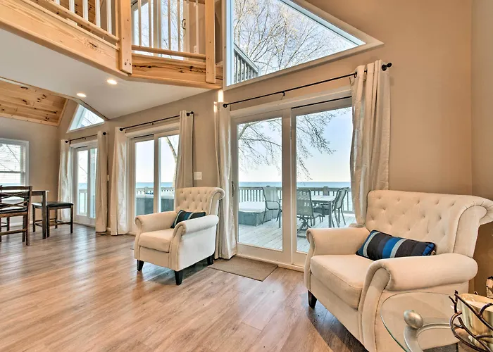 Lakefront Lexington Escape: Steps To Beach!
