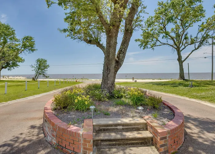 Coastal Waveland House 1/2 Block To Pub Beach