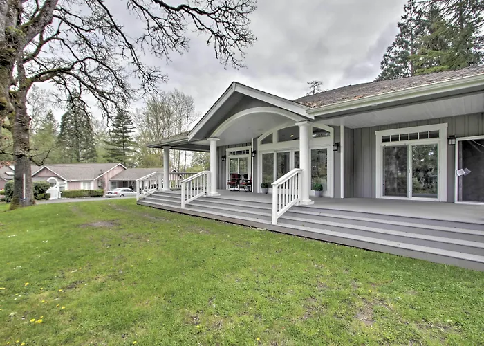 Contemporary Tacoma Cottage W/ Deck & Pond!