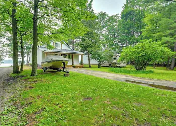 Cozy Waterfront Hale Cottage On Long Lake!