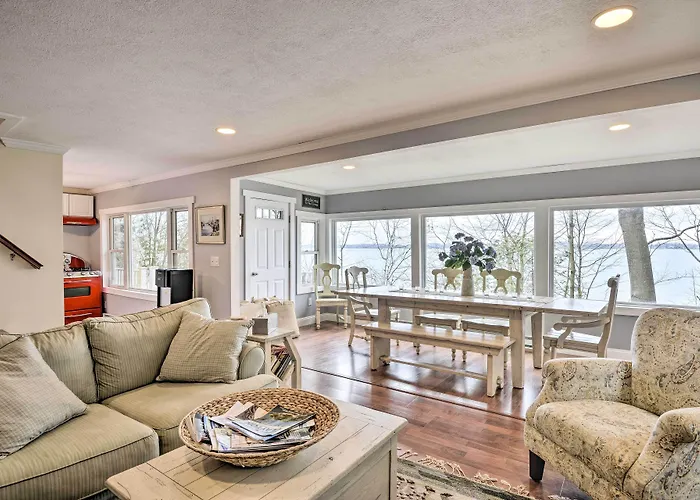 Waterfront Cottage On Sawmill Bay W/ Deck!