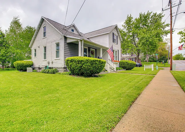 Lavish House W/ Patio - 2 Blocks To Green Lake!