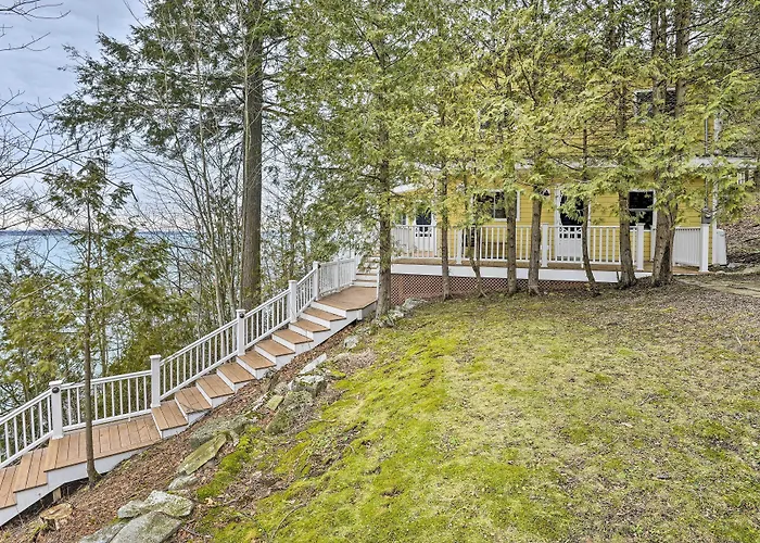 Waterfront Cottage On Sawmill Bay W/ Deck!