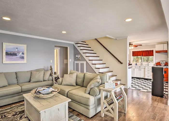 Waterfront Cottage On Sawmill Bay W/ Deck!