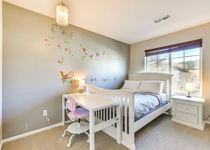Spacious Kent Home W/ Patio Near Seatac Airport
