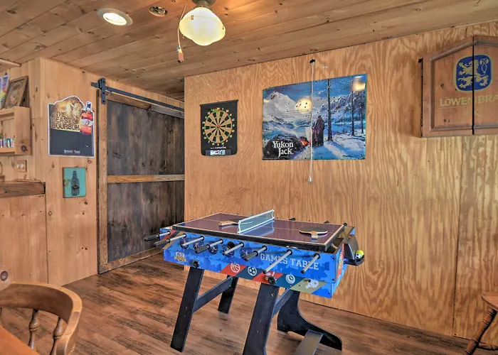 Rustic Madison 'Treehouse' Cabin With Game Room!