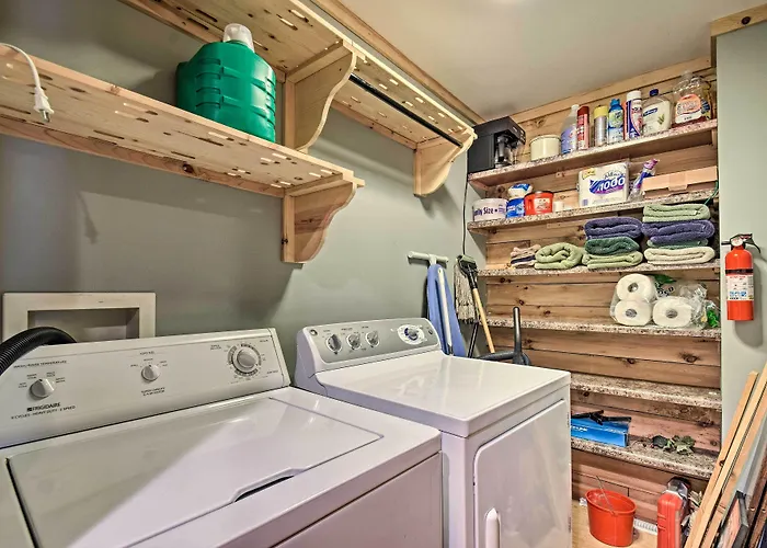 Cozy Amish Country Cabin On Shipshewana Lake!