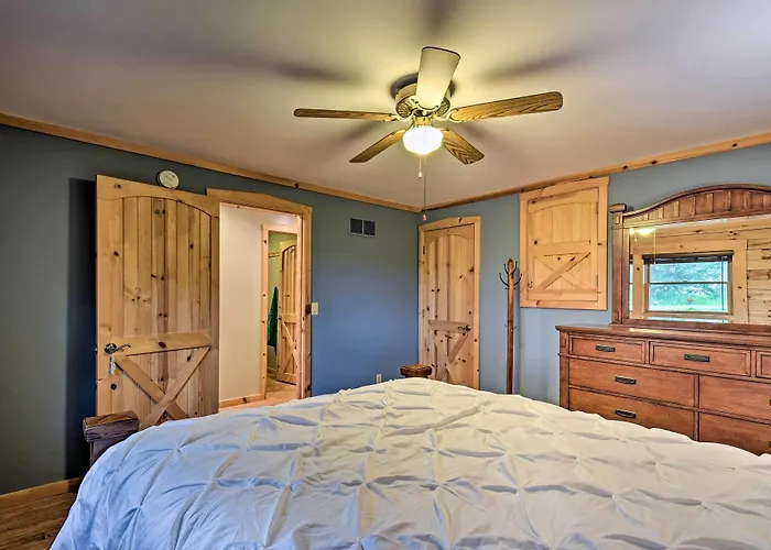 Cozy Amish Country Cabin On Shipshewana Lake!