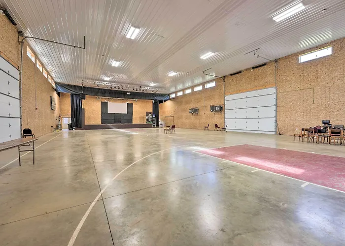 Pet-Friendly Cassopolis Escape W/ Lake Access