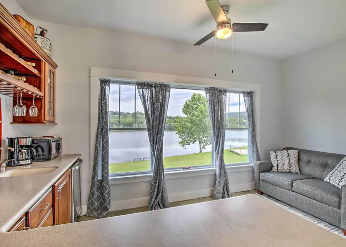 Lakefront Studio Guest Home On Hermann Wine Trail!