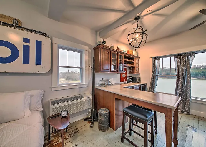 Lakefront Studio Guest Home On Hermann Wine Trail!