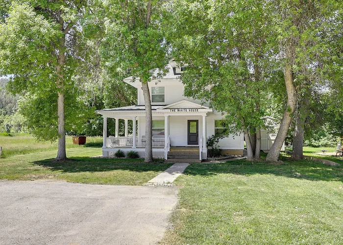 Home Near Downtown & Spearfish Canyon!