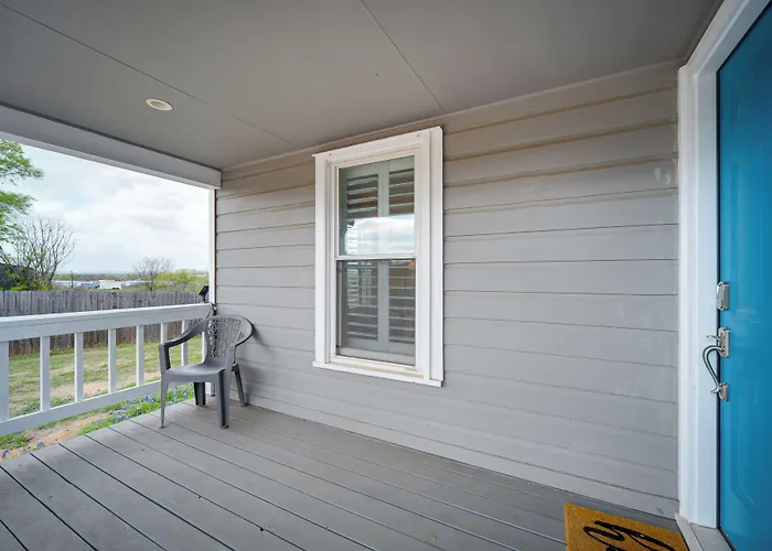Pet-Friendly Texas Retreat W/ Deck & Gas Grill!