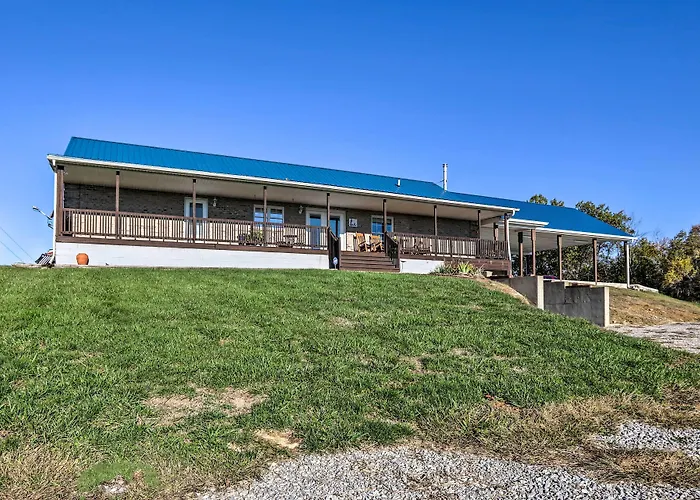 Family Farmhouse On 160-Acre Ranch W/ Hiking Trail