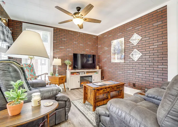 Quaint Mt Vernon Cottage Near Historic Dtwn!
