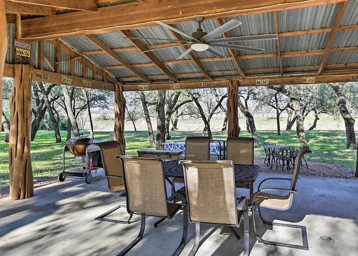 Blanco Riverfront Historic Home, 3 Mi To Downtown!