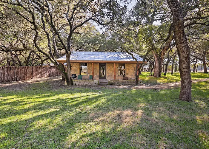 Blanco Riverfront Historic Home, 3 Mi To Downtown!