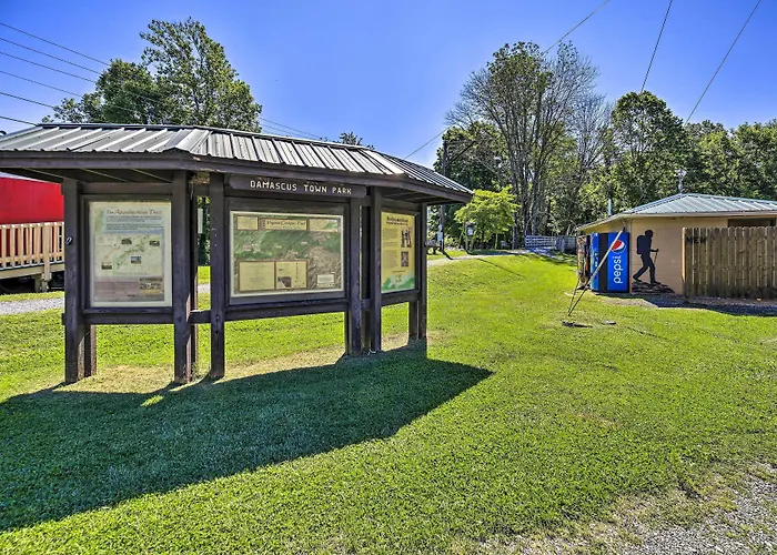 Cozy Damascus Cottage W/ Porch & Trail Access!