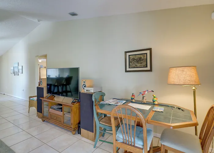 Bright Titusville Retreat W/ Lanai - Wfh Friendly!