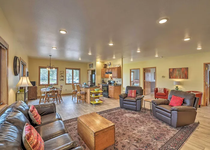 Large Ten Sleep Home On Main St, 10 Mins To Canyon
