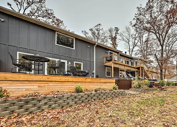 Lakefront Rogers Getaway W/ Hot Tub & Deck!