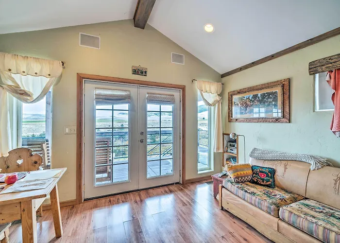 'Dreamswest' Ennis Studio W/ Deck & Stunning Views