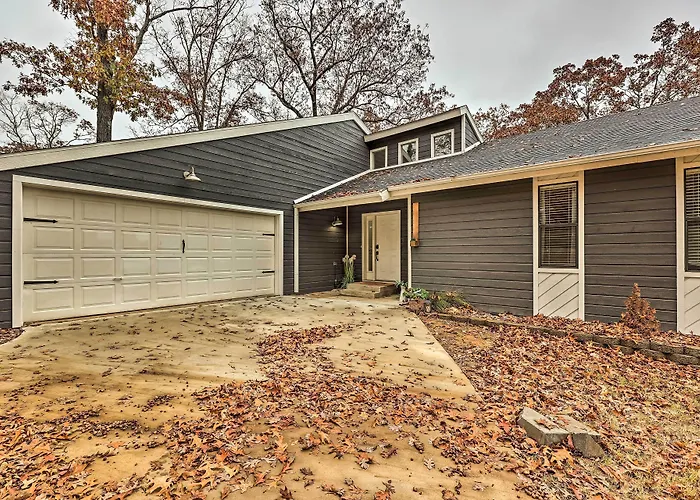 Lakefront Rogers Getaway W/ Hot Tub & Deck!
