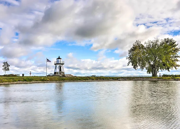 'Sweetwater Hideaway' - Blocks To Lake Erie!