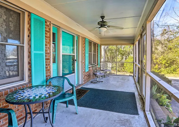 Lake Waccamaw Home W/ Fenced Yard & Shared Pier!