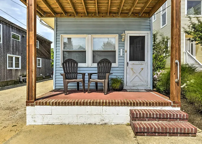 Breezy Ship Bottom House W/ Yard + Beach Access!
