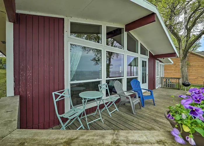 Lakefront Cottage Near Wineries + State Parks!