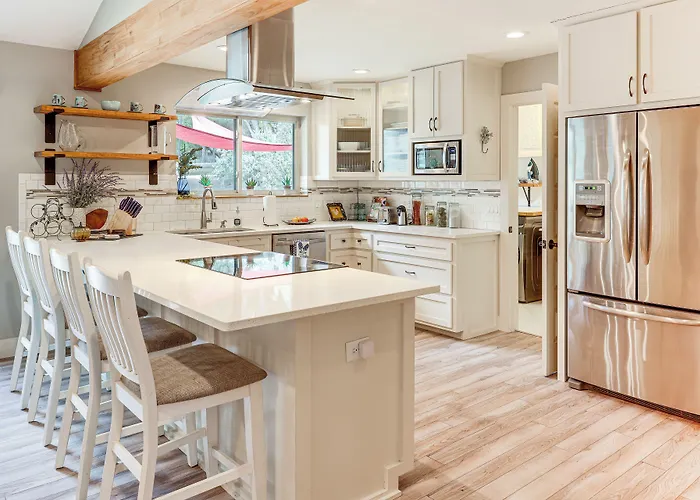 Gorgeous San Marco Home W/ Patio & Grill!