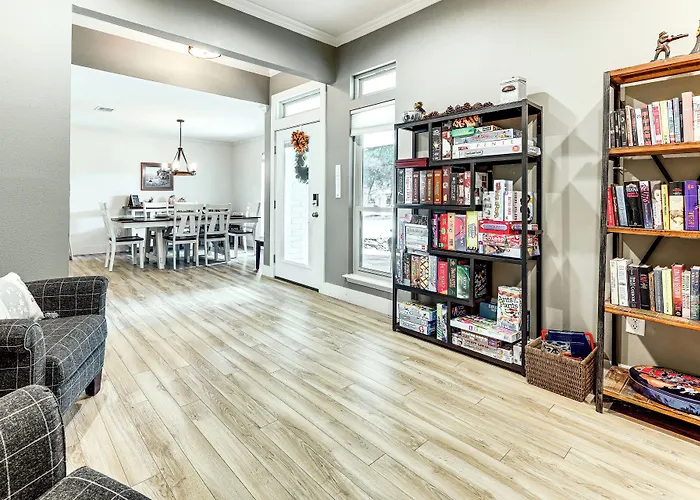 Gorgeous San Marco Home W/ Patio & Grill!