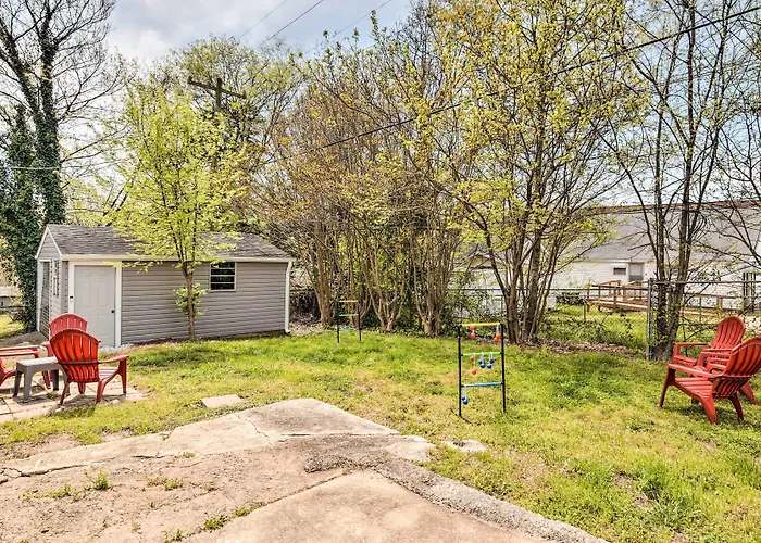 Ideally Located 'Penne Place' W/ Deck & Grill