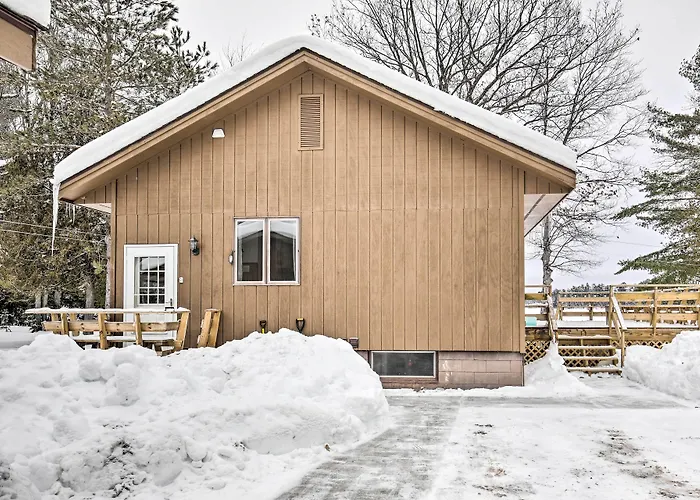 Lakefront Mercer Home: Private Dock & Kayaks!