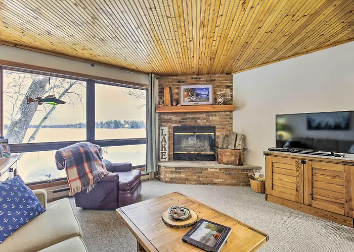 Lakefront Mercer Home: Private Dock & Kayaks!