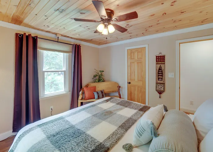 Waterfront Monticello Home W/ Fire Pit & Deck!