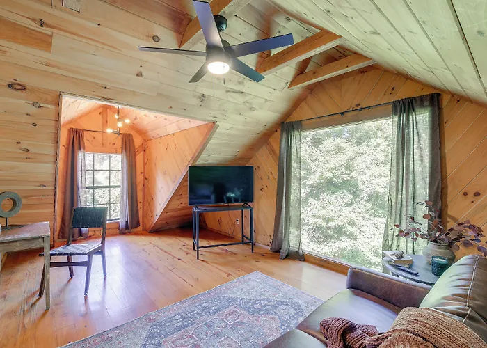 Peaceful Whitley City Cabin On 10 Wooded Acres!