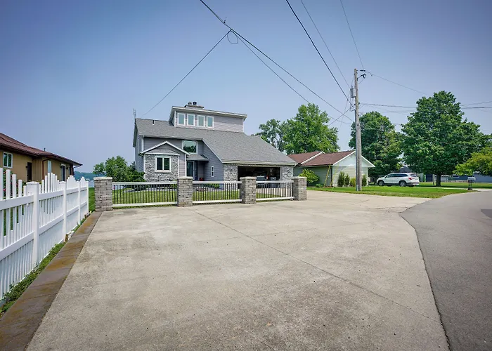 Lakefront Syracuse Home W/ Deck & Private Dock!